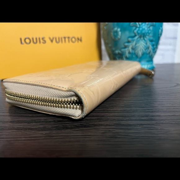 Authentic Louis Vuitton Vernis Zippy Wallet
See ALL pics inc. Box & Dust Bag - Picture 9 of 12